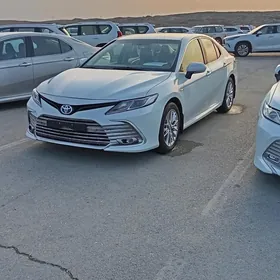 Toyota Camry Hybrid 2021