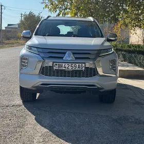 Mitsubishi Pajero 2020