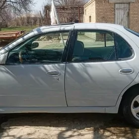 Nissan Bluebird 1996