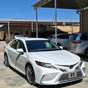 Toyota Camry 2021