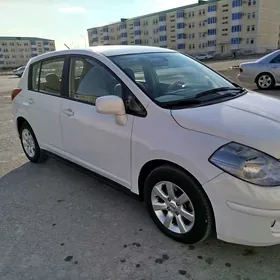 Nissan Tiida 2011