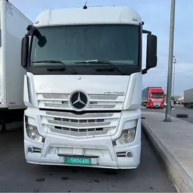 Mercedes-Benz ACTROS 3331 2014