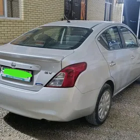 Nissan Versa 2012