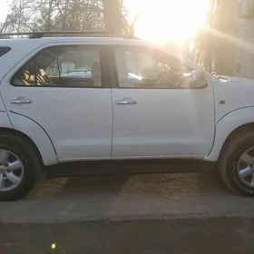 Toyota Fortuner 2011