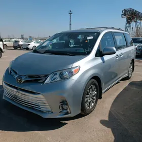 Toyota Sienna 2020