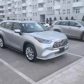 Toyota Highlander 2021