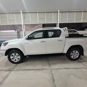 Toyota Hilux 2021