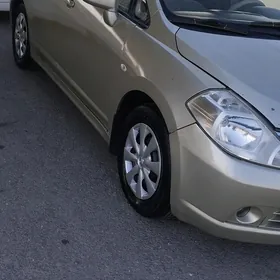 Nissan Tiida 2008