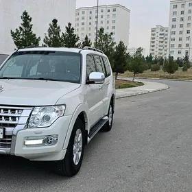 Mitsubishi Pajero 2015