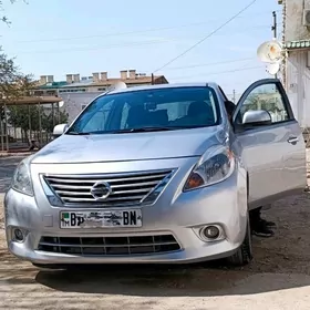 Nissan Versa 2012