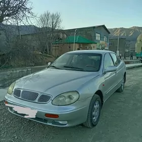 Daewoo Leganza 1998