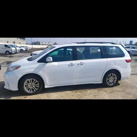 Toyota Sienna 2020