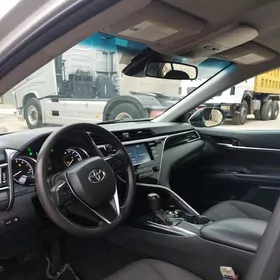 Toyota Camry 2018