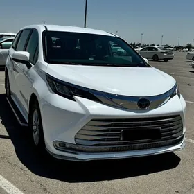 Toyota Sienna 2021