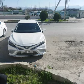 Toyota Camry 2021