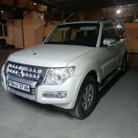 Mitsubishi Pajero 2015