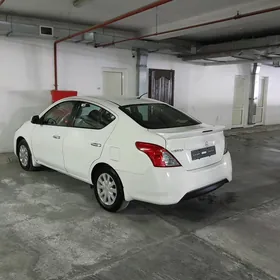 Nissan Versa 2015