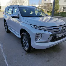 Mitsubishi Pajero 2020