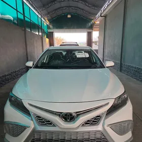 Toyota Camry 2021