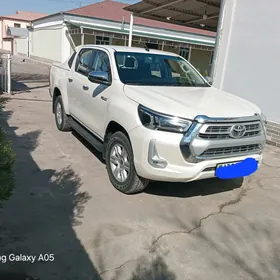 Toyota Hilux 2023