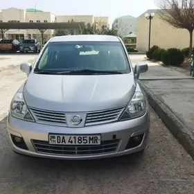 Nissan Versa 2011