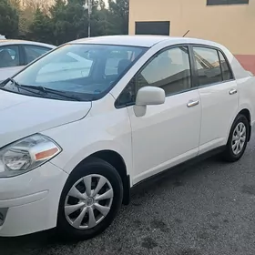 Nissan Versa 2011