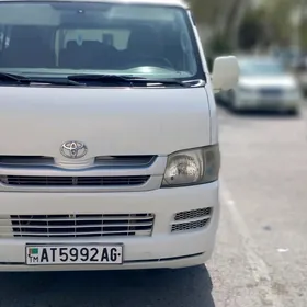 Toyota Hiace 2010