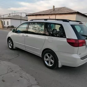 Toyota Sienna 2004