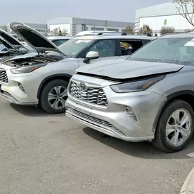 Toyota Highlander 2021