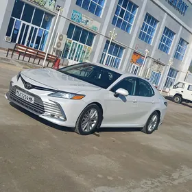 Toyota Camry 2021