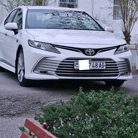 Toyota Camry 2021