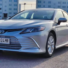 Toyota Camry 2021