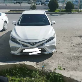 Toyota Camry 2021