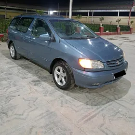 Toyota Sienna 2001