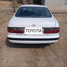 Toyota Corona 1995