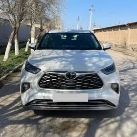 Toyota Highlander 2021