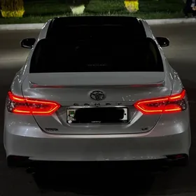 Toyota Camry 2019