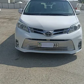 Toyota Sienna 2019