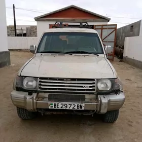 Mitsubishi Pajero 1991