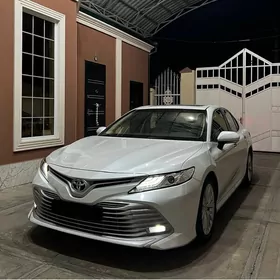 Toyota Camry 2018