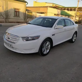 Ford Taurus 2015