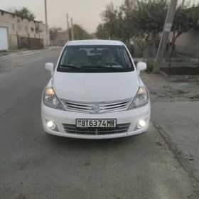 Nissan Versa 2012