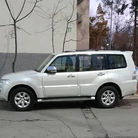 Mitsubishi Pajero 2013