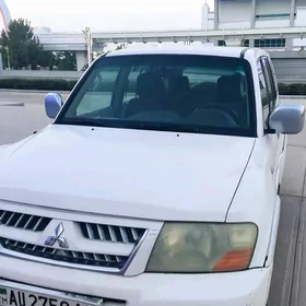 Mitsubishi Pajero 2003