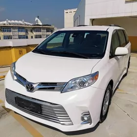 Toyota Sienna 2019