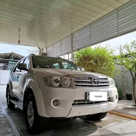 Toyota Fortuner 2010