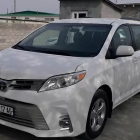 Toyota Sienna 2017