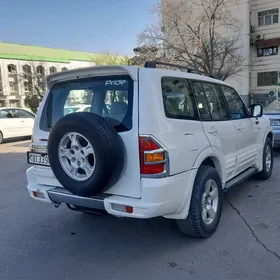 Mitsubishi Pajero 2003