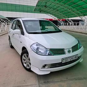 Nissan Tiida 2012