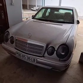 Mercedes-Benz E320 2001